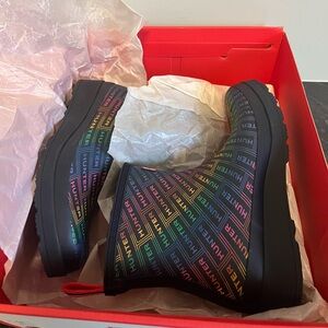 NEW Hunter Play Short Logo Rainbow Navy Boot